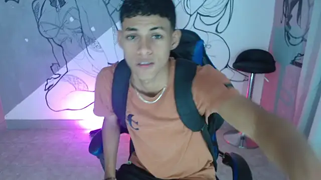 Snapshot of deivid_bigcock1 chatting on 11.21.25 deivid bigcock1 online show from 11.21.25