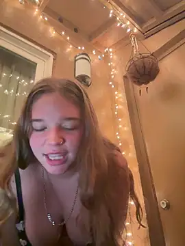 Snapshot of blondefun3818 chatting on 10.28.25 blondefun3818 online show from 10.28.25