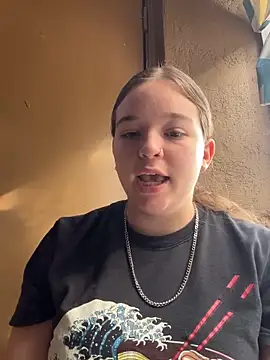 Snapshot of blondefun3818 chatting on 11.27.25 blondefun3818 online show from 11.27.25