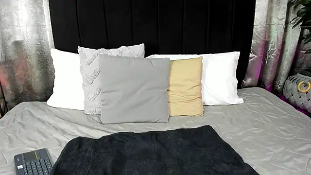 Lenapaul  online show from 10.24.25