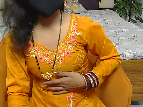 Snapshot of Lovelyy-couple chatting on 09.22.25 Lovelyy-couple online show from 09.22.25