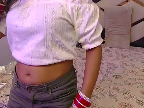 Snapshot of Lovelyy-couple chatting on 10.19.25 Lovelyy-couple online show from 10.19.25