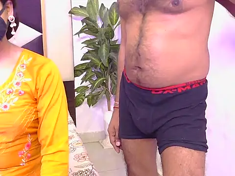 Snapshot of Lovelyy-couple chatting on 10.23.25 Lovelyy-couple online show from 10.23.25