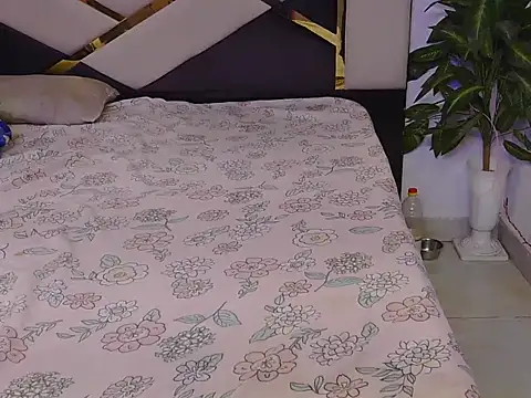 Snapshot of Lovelyy-couple chatting on 11.01.25 Lovelyy-couple online show from 11.01.25