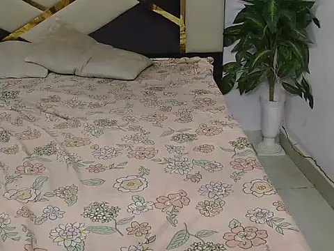 Snapshot of Lovelyy-couple chatting on 11.13.25 Lovelyy-couple online show from 11.13.25