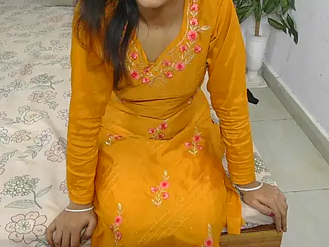 Snapshot of Lovelyy-couple chatting on 11.23.25 Lovelyy-couple online show from 11.23.25