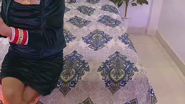 Snapshot of Lovelyy-couple chatting on 12.22.25 Lovelyy-couple online show from 12.22.25