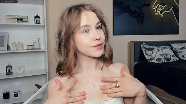 Snapshot of MaliaBourraine chatting on 06.08.26 MaliaBourraine online show from 06.08.26