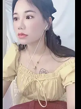 Snapshot of Cha_Cha_Er chatting on 10.03.25 Cha Cha Er online show from 10.03.25
