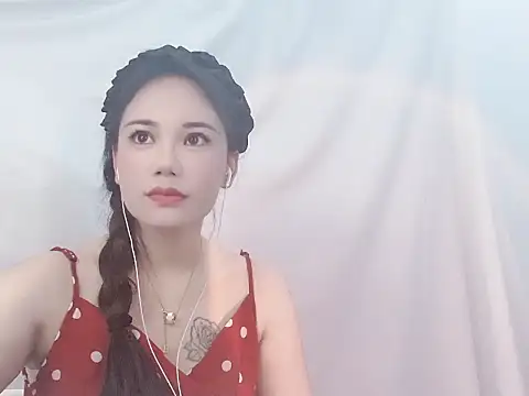Snapshot of Cha_Cha_Er chatting on 10.04.25 Cha Cha Er online show from 10.04.25