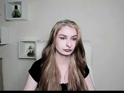 NinaBlond1 online show from 10.14.25