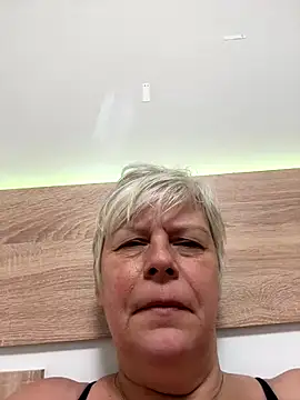 Snapshot of VyC7564 chatting on 11.15.25 VyC7564 online show from 11.15.25