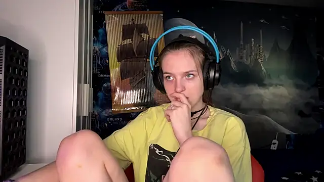 Elira Breeze online show from 11.02.25