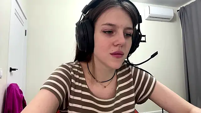 Elira Breeze online show from 01.18.26