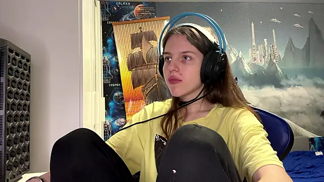 Elira Breeze online show from 03.11.26