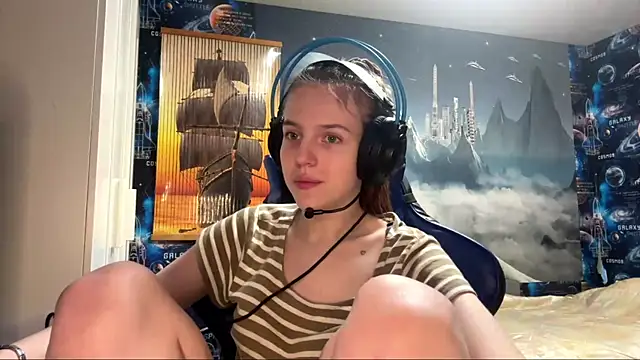 Elira Breeze online show from 04.09.26