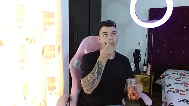 BooyHott  online show from 11.13.25