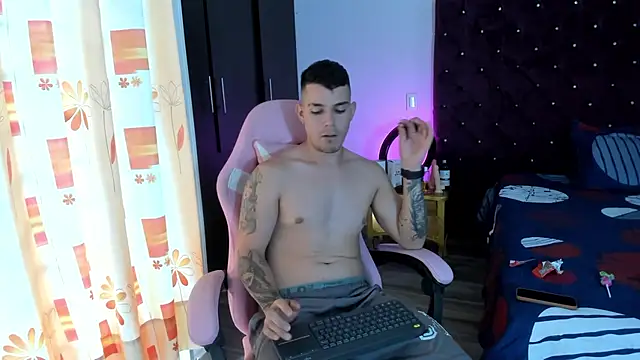 BooyHott  online show from 11.23.25