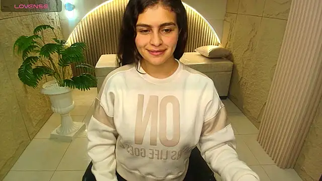 Snapshot of dany_r_ chatting on 10.03.25 dany r online show from 10.03.25