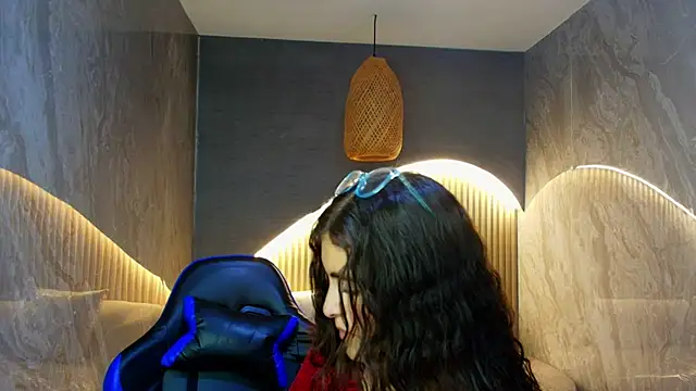 Snapshot of dany_r_ chatting on 11.10.25 dany r online show from 11.10.25