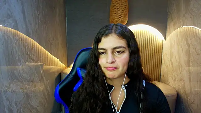 Snapshot of dany_r_ chatting on 11.11.25 dany r online show from 11.11.25