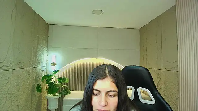 Snapshot of dany_r_ chatting on 11.21.25 dany r online show from 11.21.25