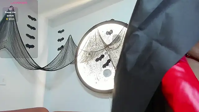 Isabella-Rosssi online show from 10.31.25