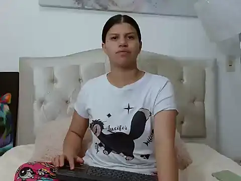 Arianaskyblue online show from 09.28.25