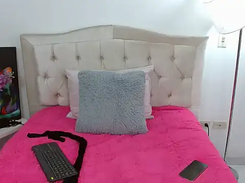 Arianaskyblue online show from 10.09.25
