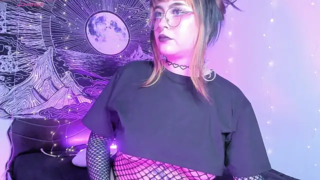 Snapshot of Hallucigenia_ chatting on 11.20.25 Hallucigenia online show from 11.20.25