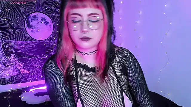 Snapshot of Hallucigenia_ chatting on 12.17.25 Hallucigenia online show from 12.17.25