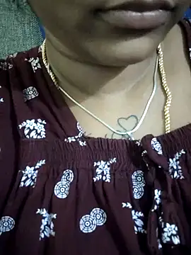 Snapshot of sweetqueen143 chatting on 09.24.25 sweetqueen143 online show from 09.24.25