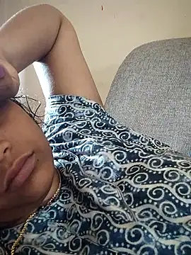 Snapshot of sweetqueen143 chatting on 09.29.25 sweetqueen143 online show from 09.29.25