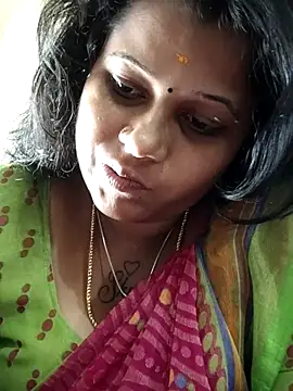 Snapshot of sweetqueen143 chatting on 09.30.25 sweetqueen143 online show from 09.30.25