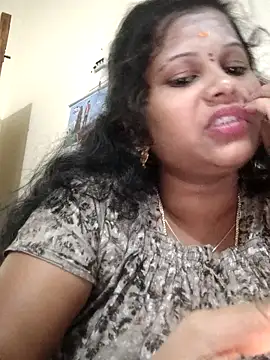 Snapshot of sweetqueen143 chatting on 09.30.25 sweetqueen143 online show from 09.30.25