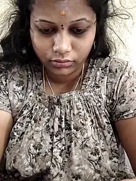 Snapshot of sweetqueen143 chatting on 10.01.25 sweetqueen143 online show from 10.01.25