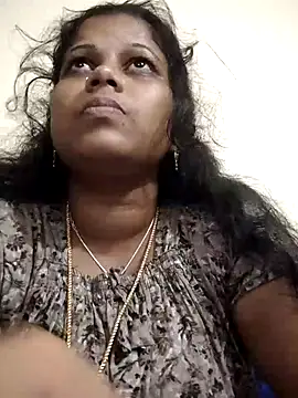 Snapshot of sweetqueen143 chatting on 10.01.25 sweetqueen143 online show from 10.01.25