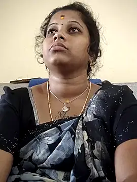 Snapshot of sweetqueen143 chatting on 10.05.25 sweetqueen143 online show from 10.05.25