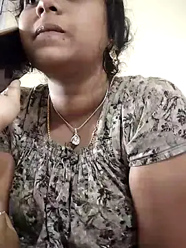 Snapshot of sweetqueen143 chatting on 10.08.25 sweetqueen143 online show from 10.08.25