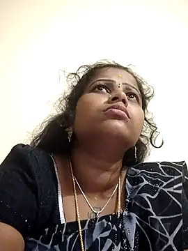 Snapshot of sweetqueen143 chatting on 10.09.25 sweetqueen143 online show from 10.09.25