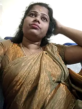 Snapshot of sweetqueen143 chatting on 10.13.25 sweetqueen143 online show from 10.13.25