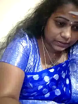 Snapshot of sweetqueen143 chatting on 10.14.25 sweetqueen143 online show from 10.14.25