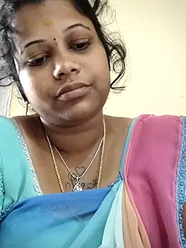 Snapshot of sweetqueen143 chatting on 10.17.25 sweetqueen143 online show from 10.17.25