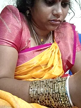 Snapshot of sweetqueen143 chatting on 10.18.25 sweetqueen143 online show from 10.18.25