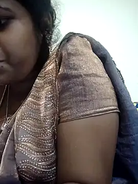 Snapshot of sweetqueen143 chatting on 10.22.25 sweetqueen143 online show from 10.22.25