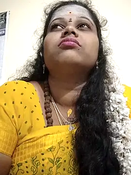 Snapshot of sweetqueen143 chatting on 10.23.25 sweetqueen143 online show from 10.23.25