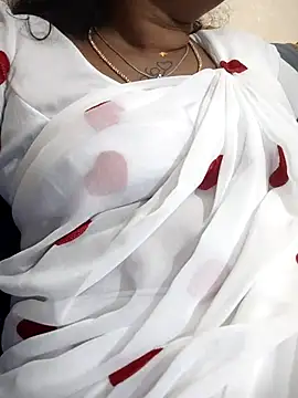 Snapshot of sweetqueen143 chatting on 11.02.25 sweetqueen143 online show from 11.02.25