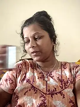 Snapshot of sweetqueen143 chatting on 11.03.25 sweetqueen143 online show from 11.03.25