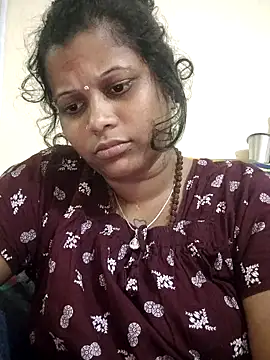 Snapshot of sweetqueen143 chatting on 11.06.25 sweetqueen143 online show from 11.06.25