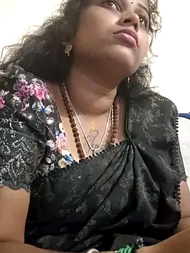 Snapshot of sweetqueen143 chatting on 11.10.25 sweetqueen143 online show from 11.10.25